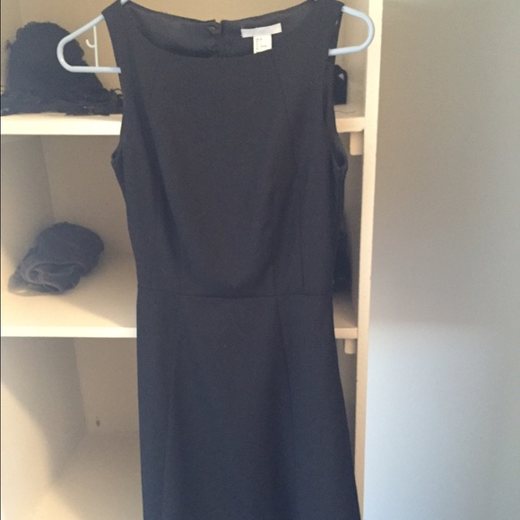 Dresses & Skirts - The perfect little black dress for work.