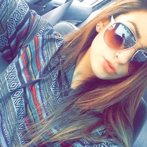 Meet your Posher, Sela