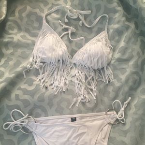 Never worn!🚨White fringe bikini top & bottom 👙☀️