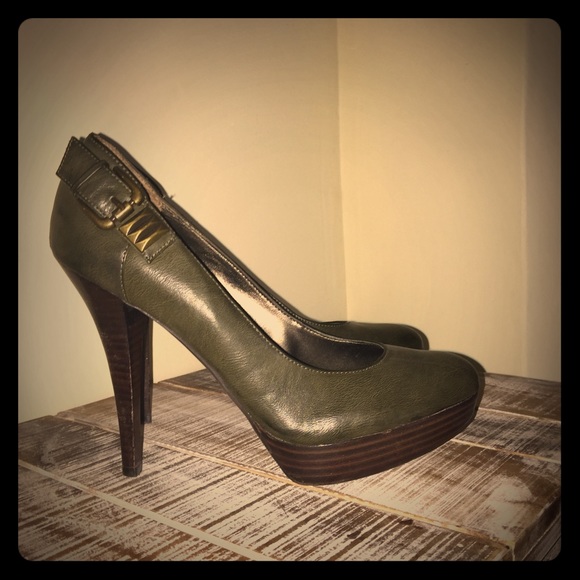 GUESS - size 9 1/2M heels