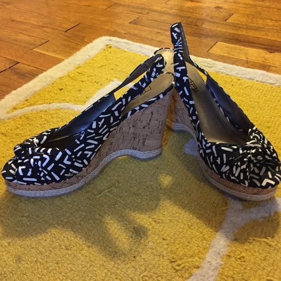 Black and White patterned wedges - Picture 2 of 3