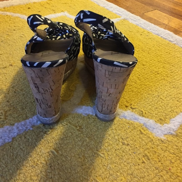 Black and White patterned wedges - Picture 3 of 3