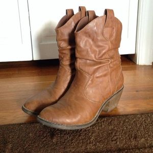 Light brown/tan cowgirl style boots