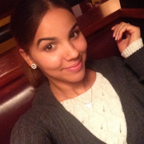 Meet your Posher, Denisse - Picture 1 of 1