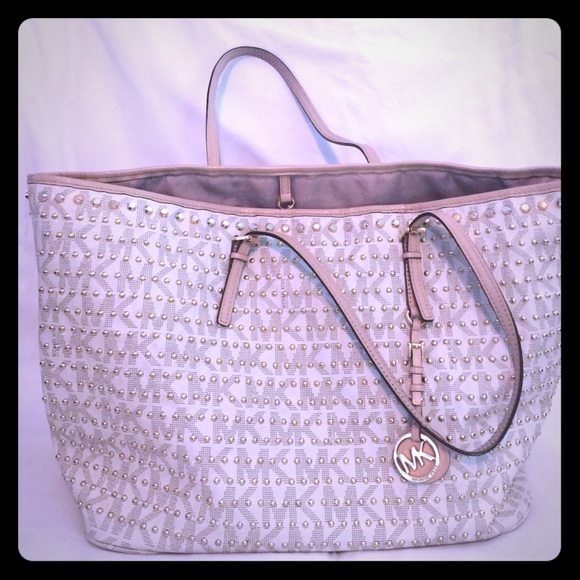 Michael Kors Handbags - 🎉White ♨️ EUC Studded Michael Kors large tote🎉