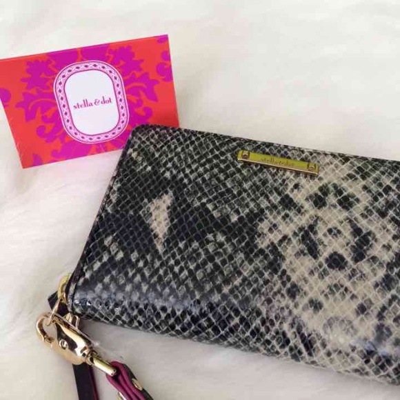 Stella and Dot Chelsea Tech Wallet