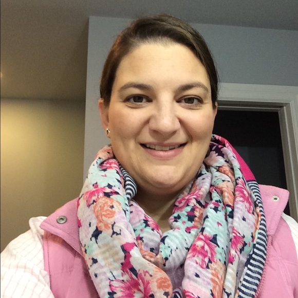 Meet your Posher, Alexis - Picture 1 of 1