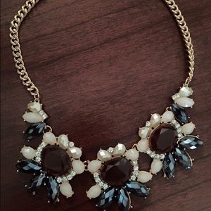 Beautiful statement necklace NWOT!