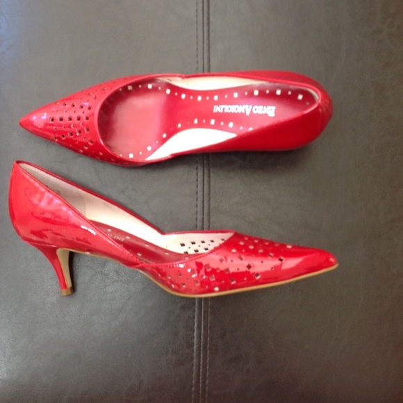 NEW Enzo Angiolini red patent pumps