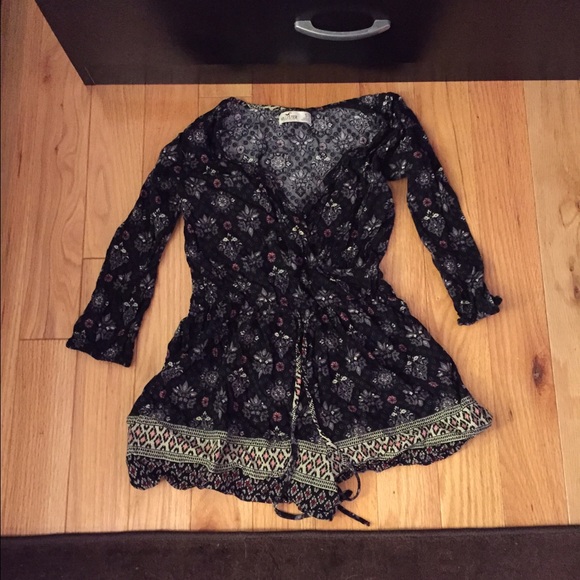 Woman's Small Hollister Peasant Romper - Picture 2 of 2