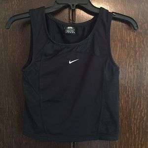 ✨Nike Crop Workout Sport Top w/Pocket in back!✨