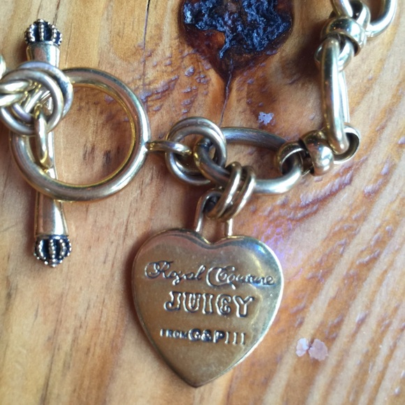 👑 Juicy Couture 👑 heart-shaped dog tag necklace!