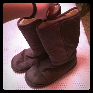 Grey winter boots!