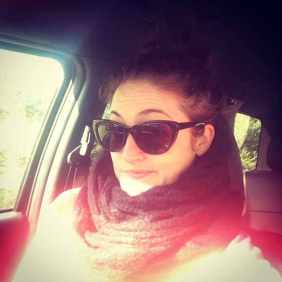 Meet your Posher, Carolyn - Picture 1 of 1