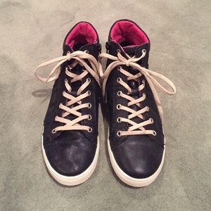 Size 7 "Gametime" Steve Madden sneakers