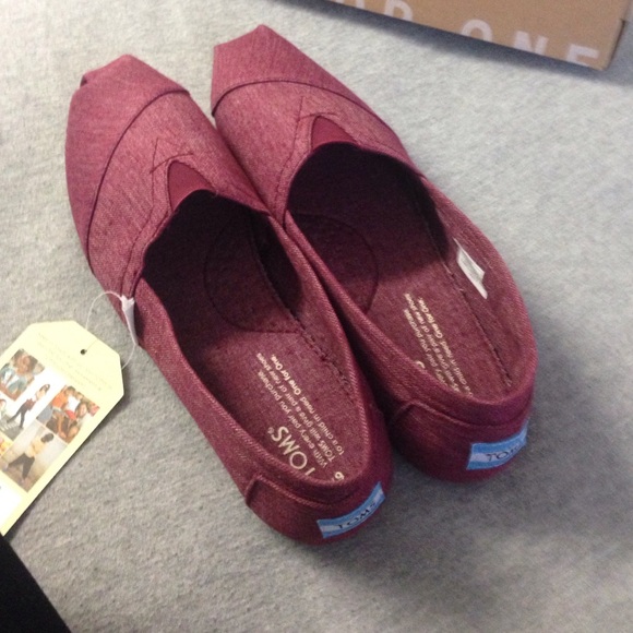 Classic Burgundy Earthwise Toms Size 9