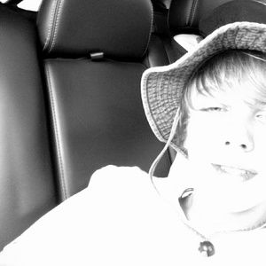 Meet your Posher, Dustin