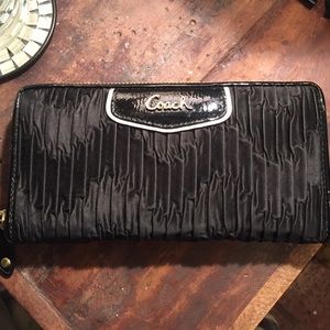 Black and Gold Coach wallet🌒