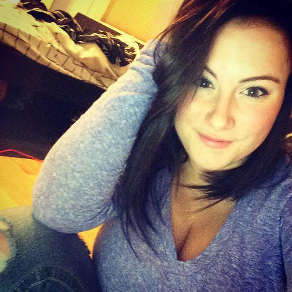 Meet your Posher, Deanna - Picture 2 of 3