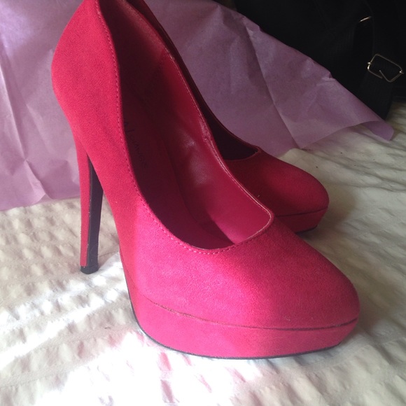 Hot pink pumps - Picture 3 of 4