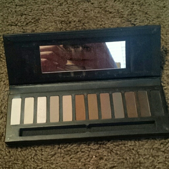 Paula's choice nude mattes eye shadow palette