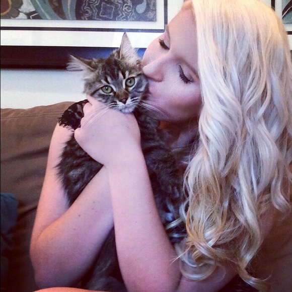 Meet your Posher, Olivia - Picture 1 of 1