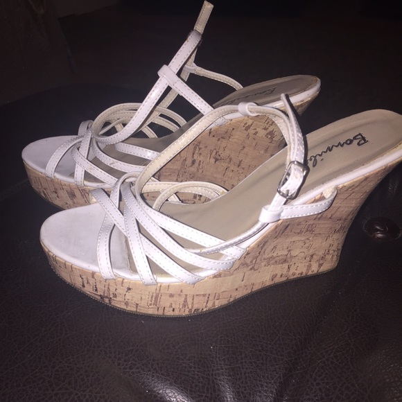 White summer sandals size 5