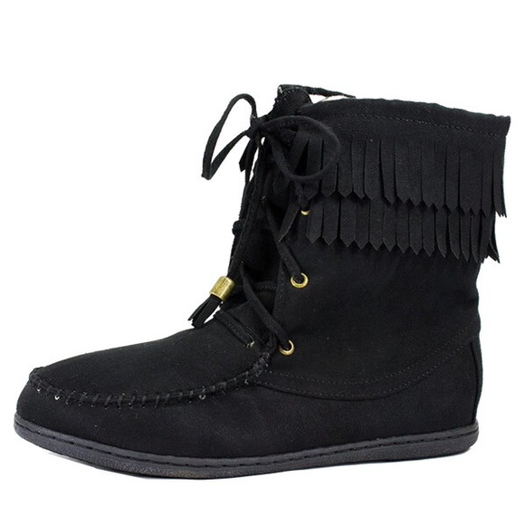 Soda moccasin booties size 7