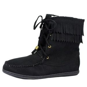 Soda moccasin booties size 7