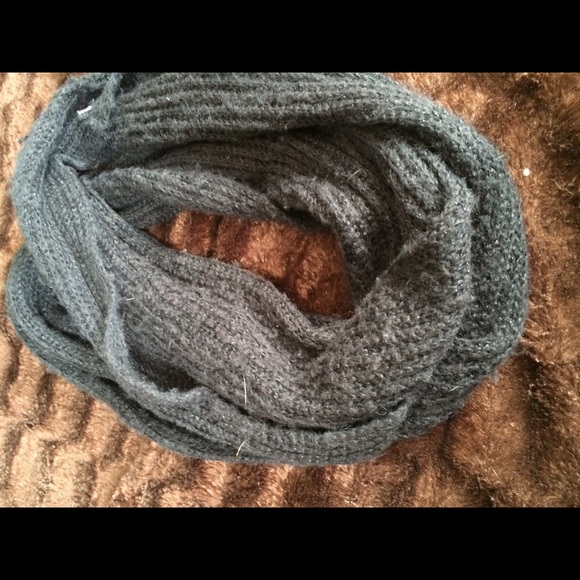 Super cute black scarf:)
