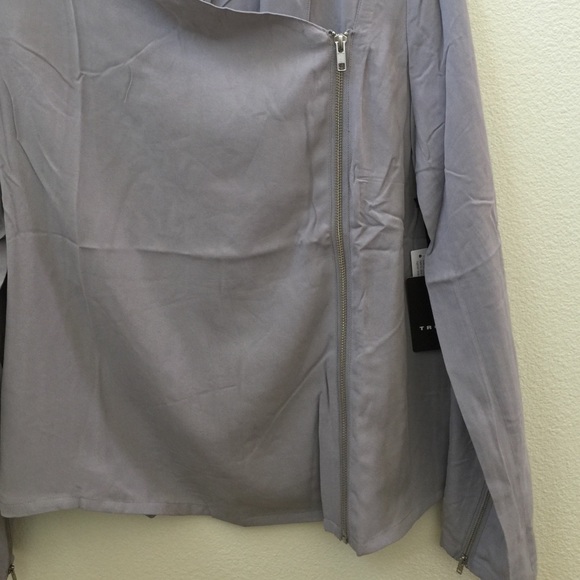 ❤️SOLD❤️Light Gray Top/Blazer - Picture 3 of 4