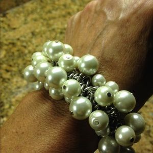 Pearl and silver stretch bracelet