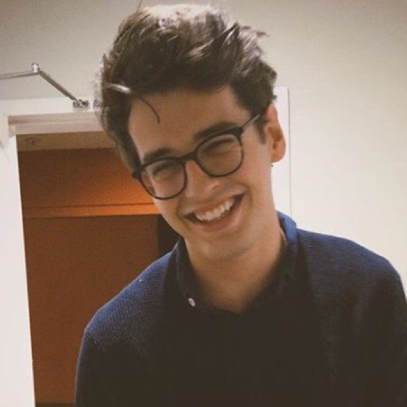 Meet your Posher, Alex - Picture 2 of 4