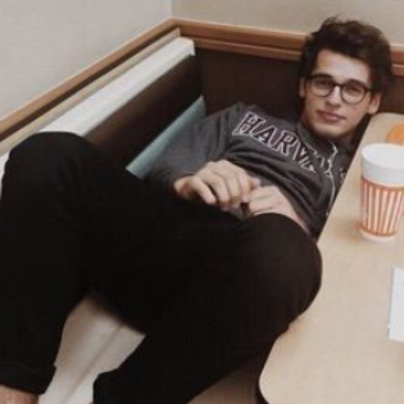 Meet your Posher, Alex - Picture 3 of 4