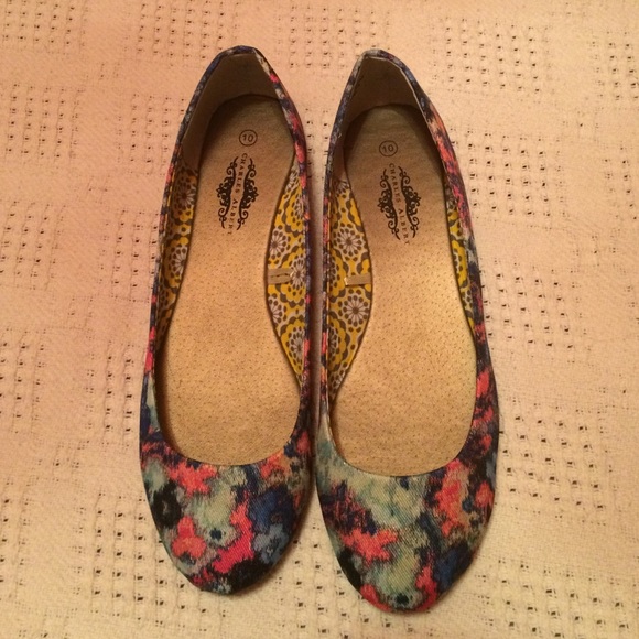 Floral print flats