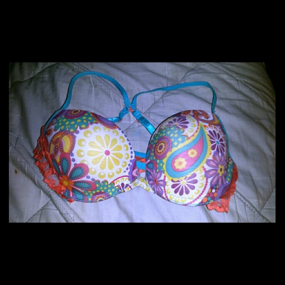 Like new bra. Convertible straps. 34B