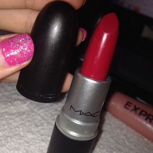 Mac lipstick in 'riveting rose'