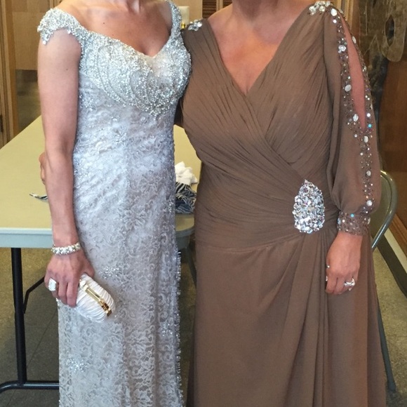 Gown - Picture 2 of 4