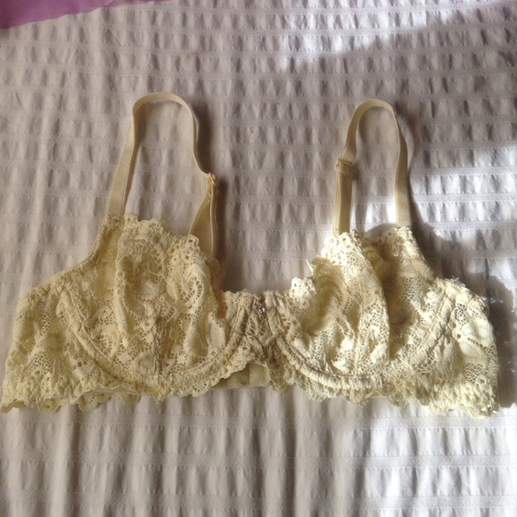 Yellow pastel laced bra - Picture 1 of 4