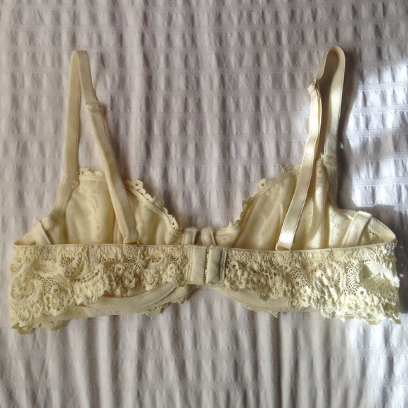 Yellow pastel laced bra - Picture 2 of 4