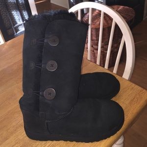 Black ugg boots