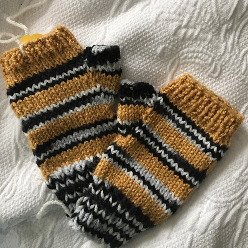 Hand Knit Fingerless Mittens - Picture 4 of 6