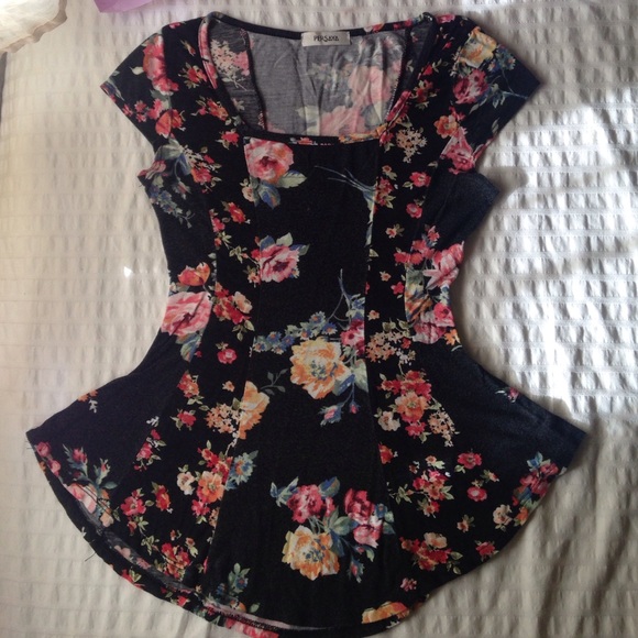 Black peplum shirt with flower patterns. - Picture 1 of 3
