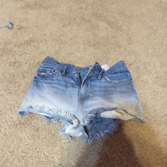 Hollister shorts!🎈💙😎