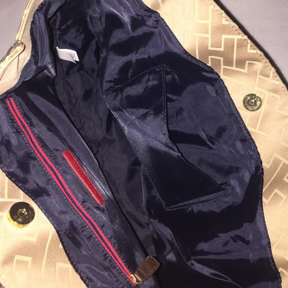 ❌SOLD❌ NEVER USED, Tommy Hilfiger tote - Picture 3 of 4