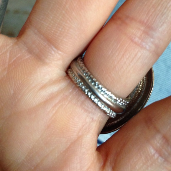 Black and silver ring - Picture 3 of 4