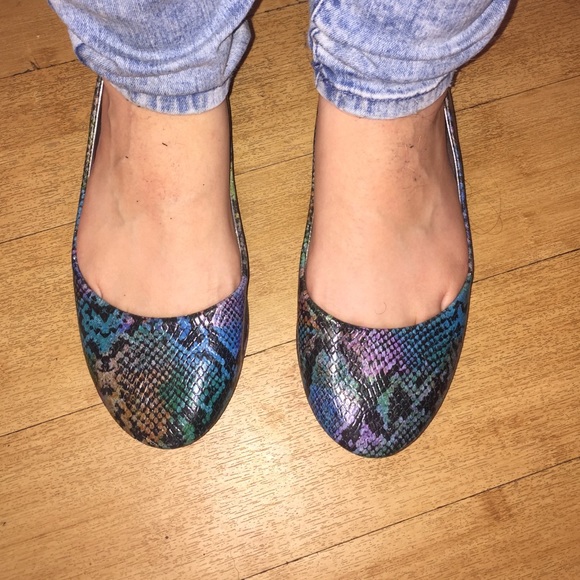 Colored snake skin flats