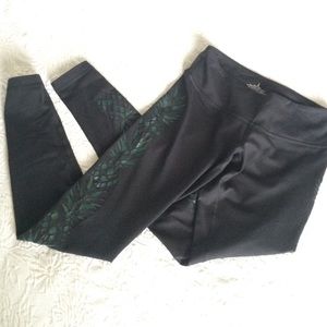 Lululemon wunder under full pants with pineapples