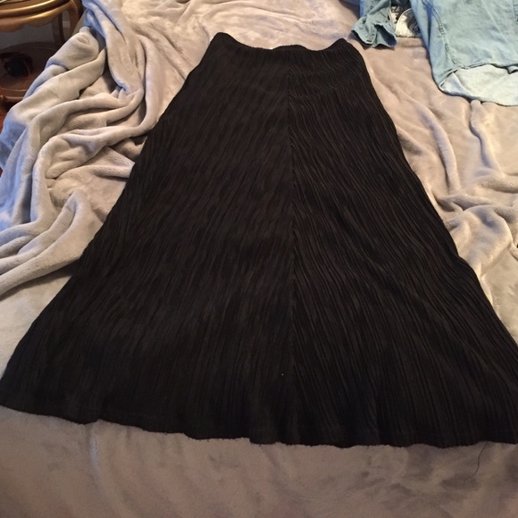 Long black maxi skirt
