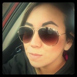 Meet your Posher, Yvette